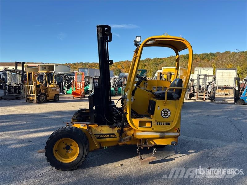 Sellick STM-55PRK4-4W 5500 lb 3x3 Truck Mounted Forklift Horquillas elevadoras para camión