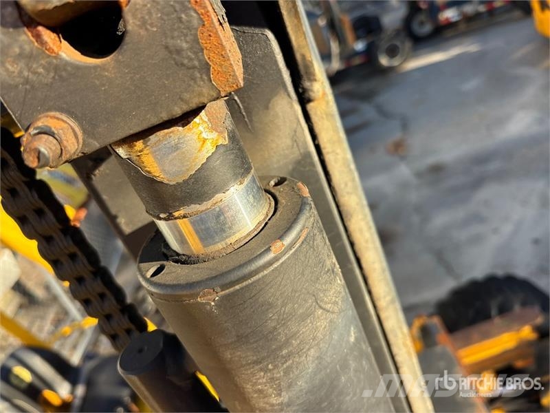 Sellick STM-55PRK4-4W 5500 lb 3x3 Truck Mounted Forklift Horquillas elevadoras para camión