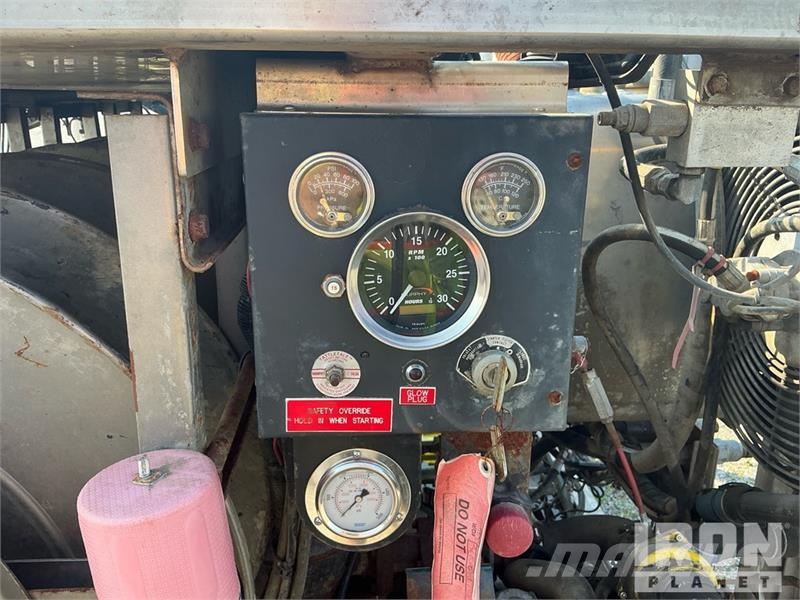 Serva CAS-005 Equipment-from-Calfrac-Well-Services Pompen en mixers