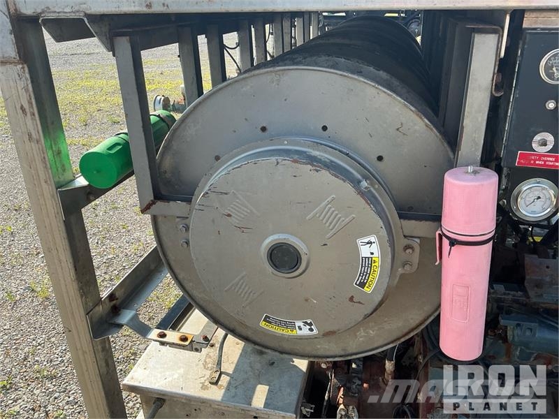 Serva CAS-005 Equipment-from-Calfrac-Well-Services Pompen en mixers