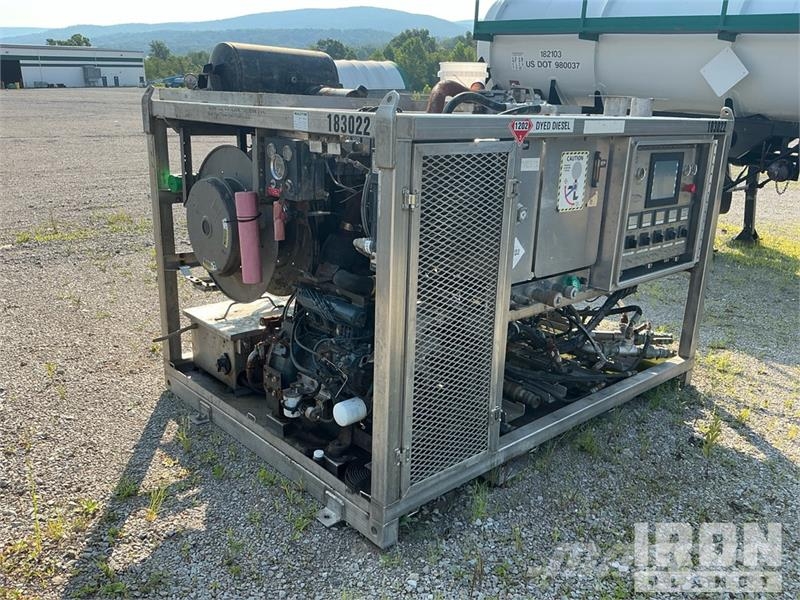 Serva CAS-005 Equipment-from-Calfrac-Well-Services Pompen en mixers