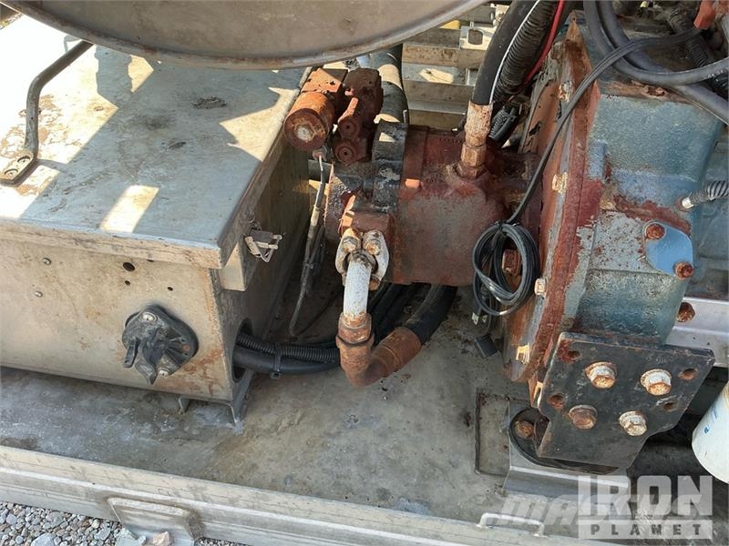 Serva CAS-005 Equipment-from-Calfrac-Well-Services Pompen en mixers