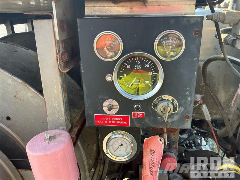 Serva CAS-005 Equipment-from-Calfrac-Well-Services Pompen en mixers