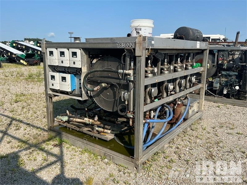 Serva CAS-005 Equipment-from-Calfrac-Well-Services Pompen en mixers