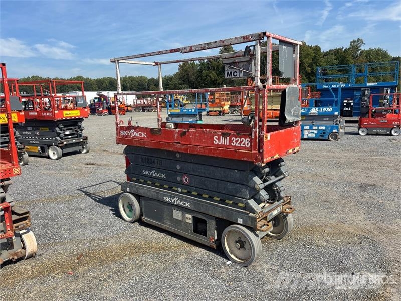 SkyJack SJ 3226 Electric Scissor Lift Elevadores de tesoura