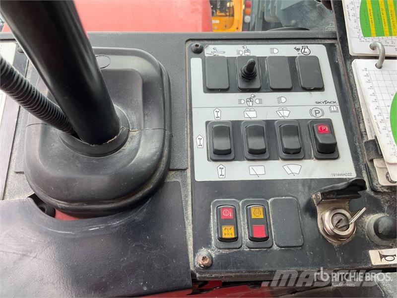 SkyJack SJ1056TH Telehandler Teleskopiskie manipulatori