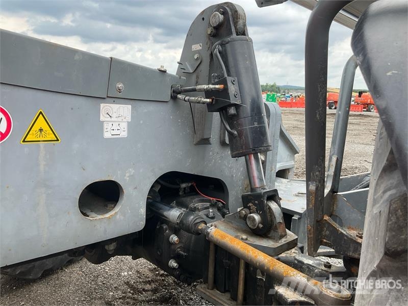 SkyJack SJ1056TH Telehandler Teleskopiskie manipulatori