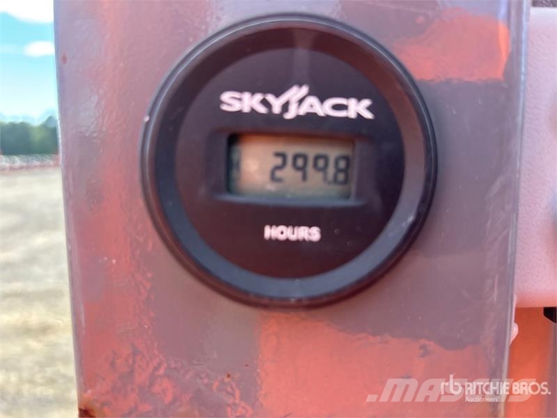 SkyJack SJ12 Vertical Mast Lift Personenaufzüge