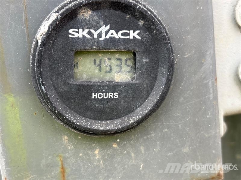 SkyJack SJ12 Vertical Mast Lift Vertikālie pacēlāji