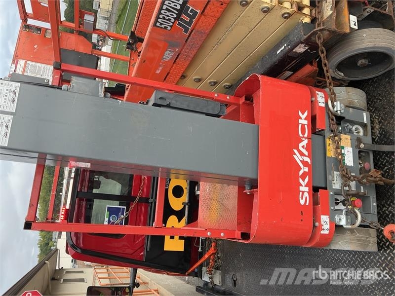 SkyJack SJ12 Vertical Mast Lift Used Personnel lifts and access elevators