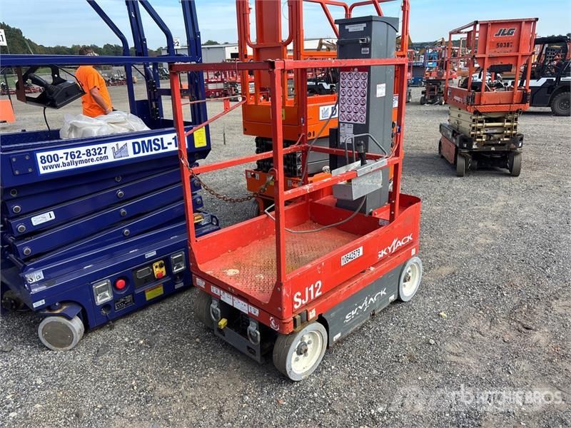 SkyJack SJ12 Vertical Mast Lift Personenaufzüge