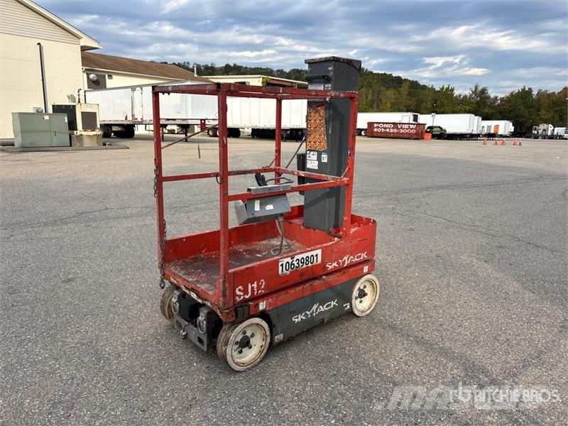 SkyJack SJ12 Vertical Mast Lift Vertikālie pacēlāji