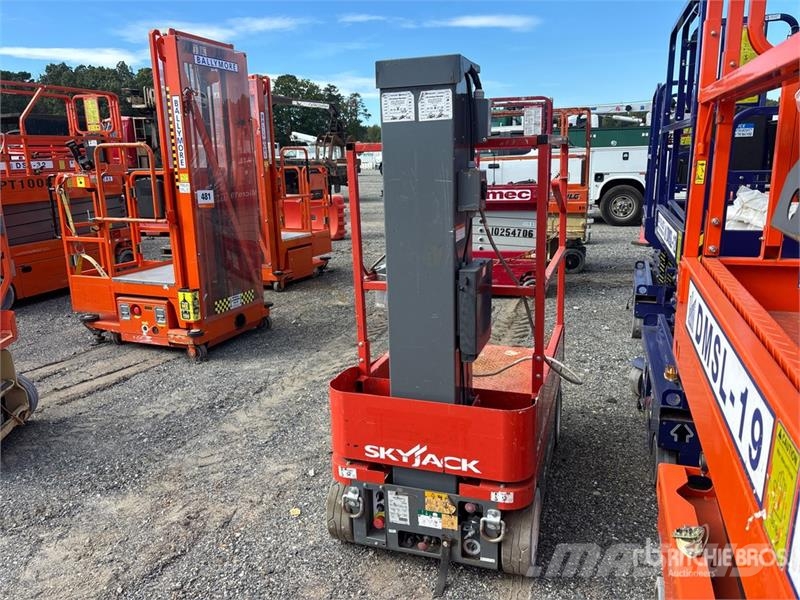 SkyJack SJ12 Vertical Mast Lift Personenaufzüge