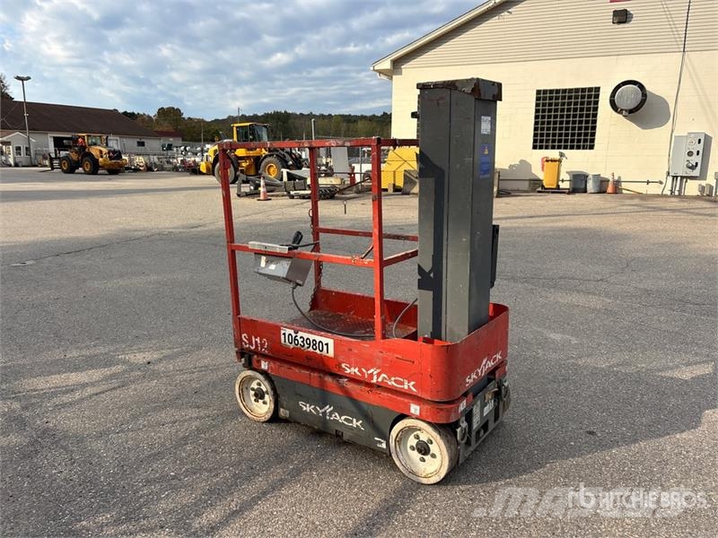 SkyJack SJ12 Vertical Mast Lift Vertikālie pacēlāji