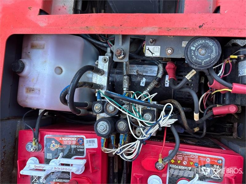 SkyJack SJ16 رافعات السارية الرأسية