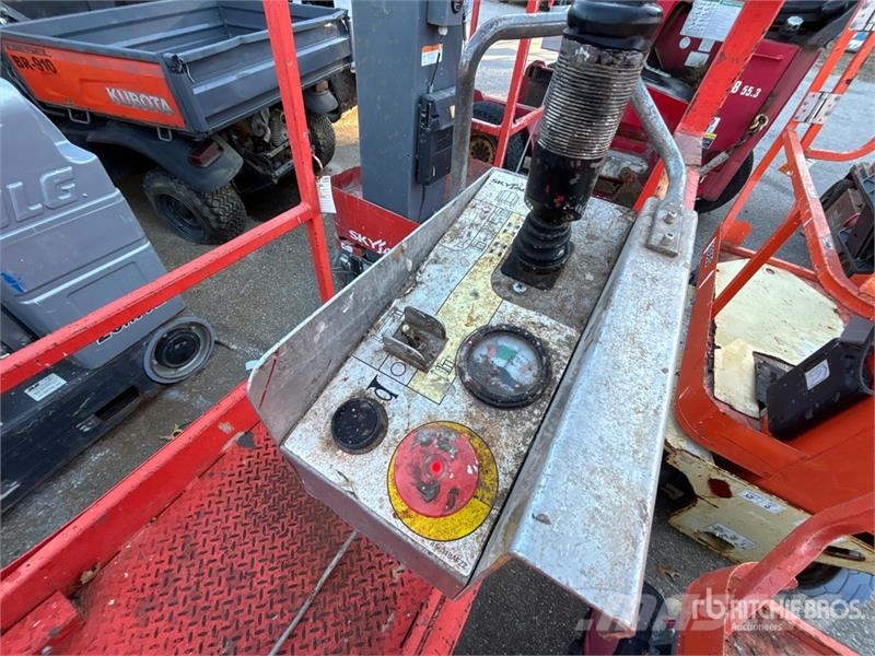 SkyJack SJ16 رافعات السارية الرأسية