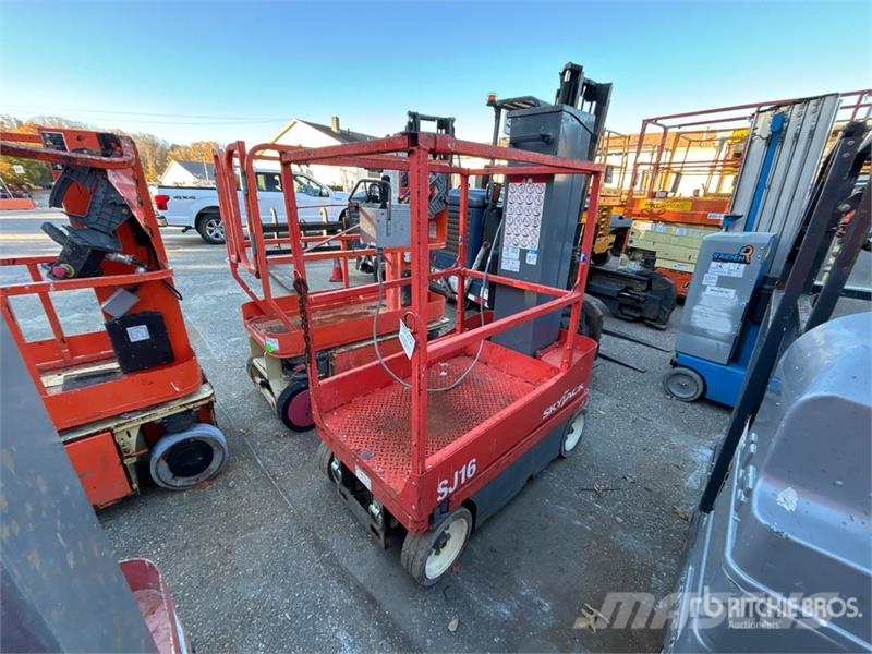 SkyJack SJ16 رافعات السارية الرأسية