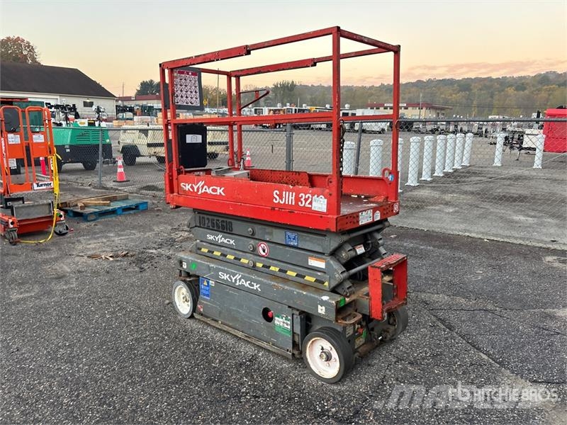 SkyJack SJ3219 Saxliftar