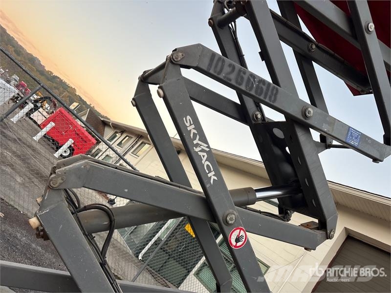 SkyJack SJ3219 Saxliftar