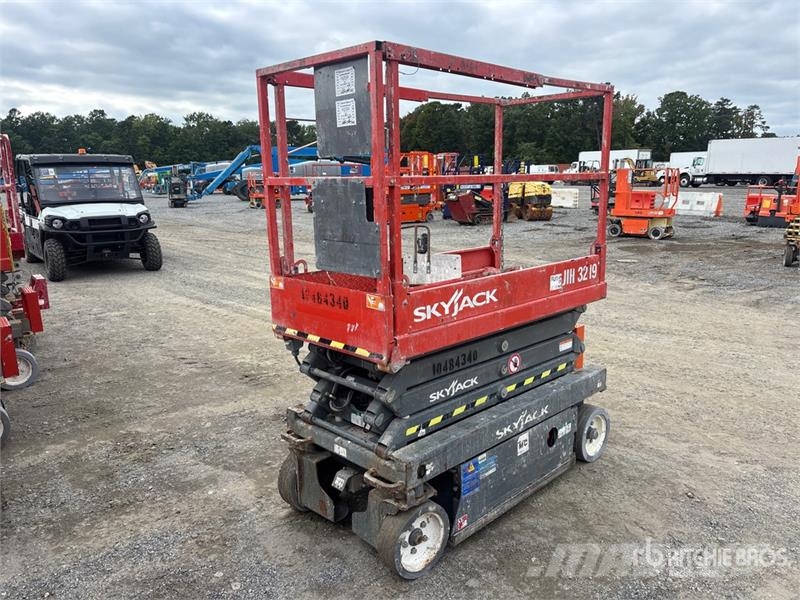 SkyJack SJ3219 Electric Scissor Lift Saksilavat