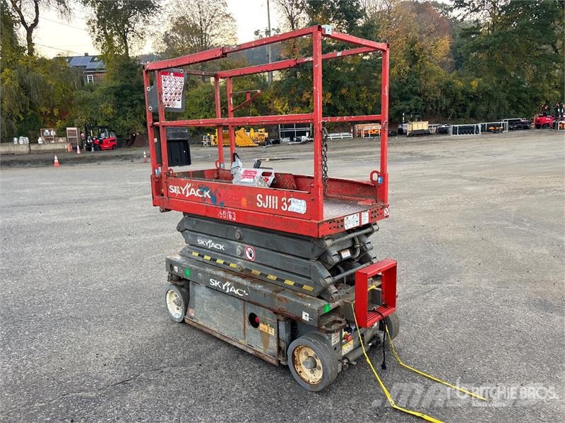 SkyJack SJ3219 Electric Scissor Lift Saxliftar