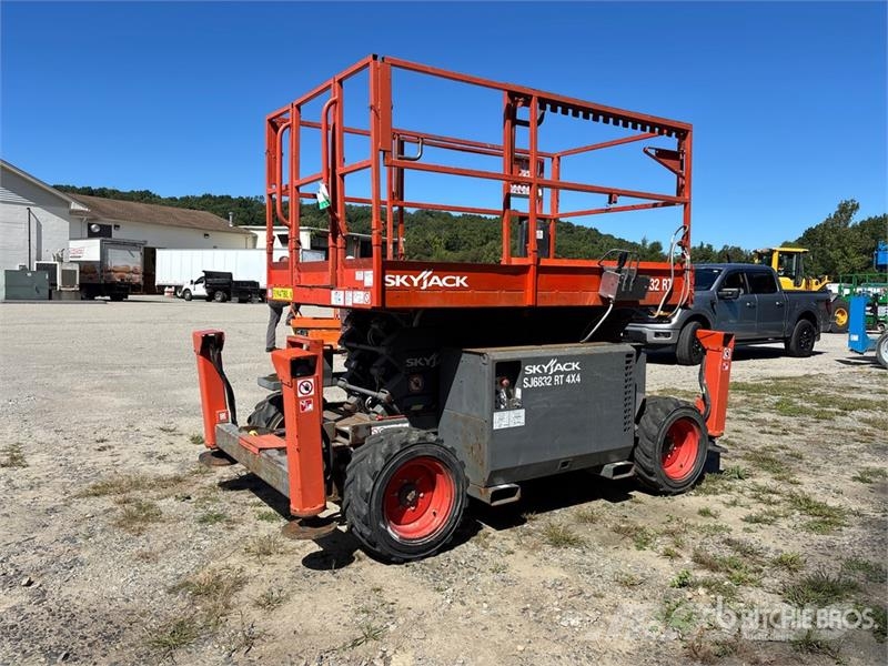 SkyJack SJ6832 RT Ножничные подъемники