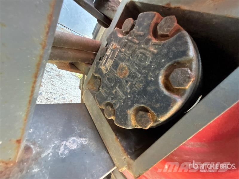 SkyJack SJ6832 RT Ножничные подъемники