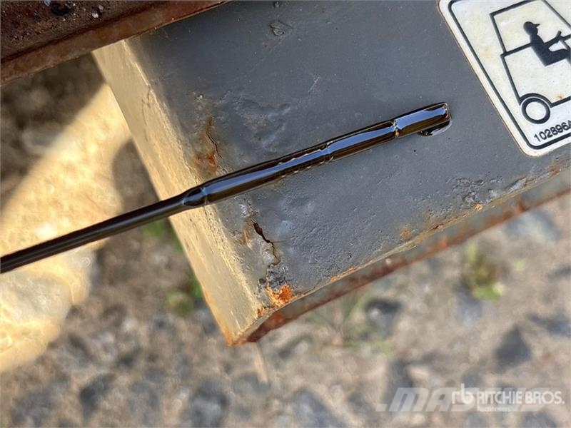 SkyJack SJ6832 RT Ножничные подъемники