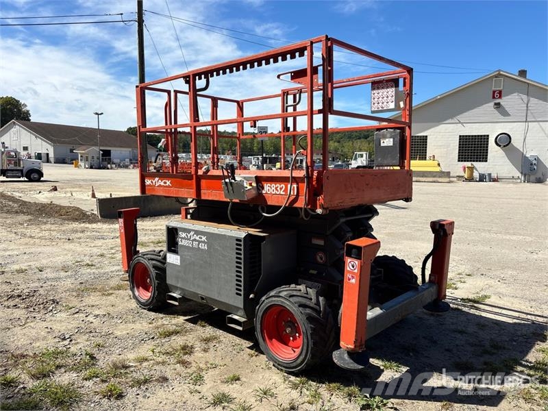 SkyJack SJ6832 RT Ножничные подъемники