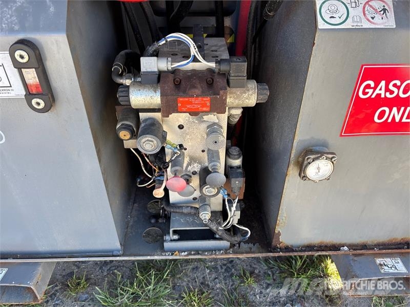 SkyJack SJ6832 RT Ножничные подъемники