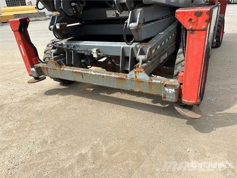SkyJack SJ9250 RT 4x4 Diesel Scissor Lift Ollós emelők
