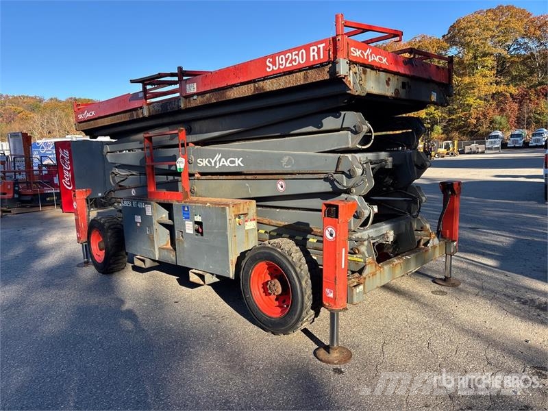 SkyJack SJ9250 RT 4x4 Diesel Scissor Lift Scheren-Arbeitsbühnen