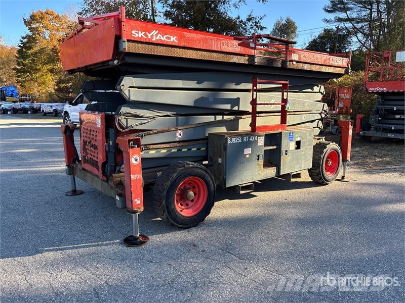 SkyJack SJ9250 RT 4x4 Diesel Scissor Lift Scheren-Arbeitsbühnen