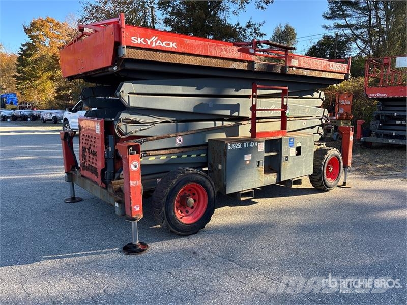SkyJack SJ9250 RT 4x4 Diesel Scissor Lift Scheren-Arbeitsbühnen