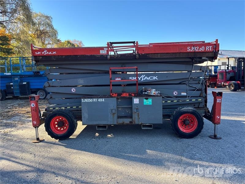 SkyJack SJ9250 RT 4x4 Diesel Scissor Lift Scheren-Arbeitsbühnen