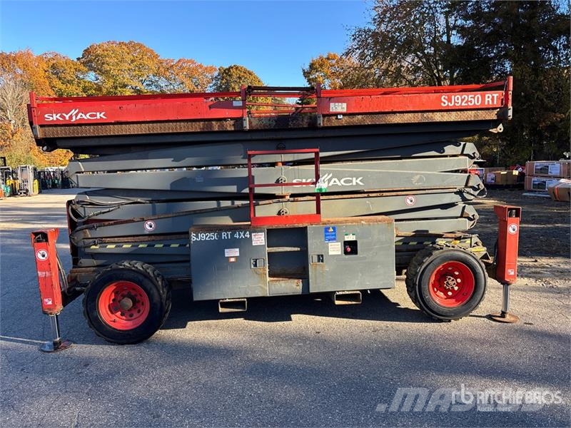 SkyJack SJ9250 RT 4x4 Diesel Scissor Lift Scheren-Arbeitsbühnen