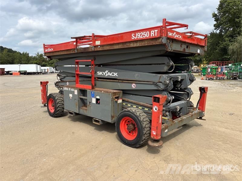 SkyJack SJ9250RT 4x4 Diesel Scissor Lift Škarjaste dvižne ploščadi