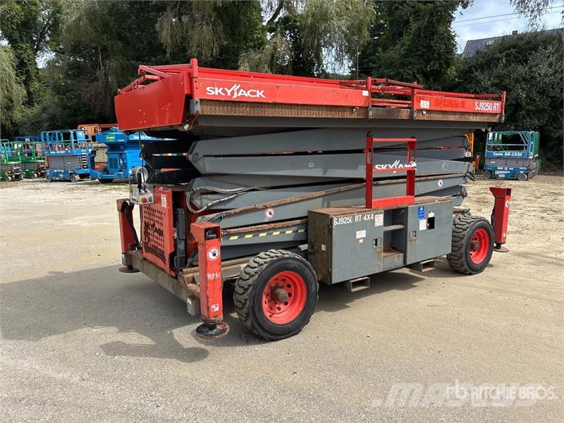 SkyJack SJ9250RT 4x4 Diesel Scissor Lift Škarjaste dvižne ploščadi