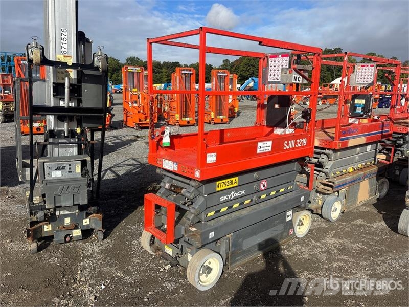 SkyJack SJIII 3219 Electric Scissor Lift Ollós emelők