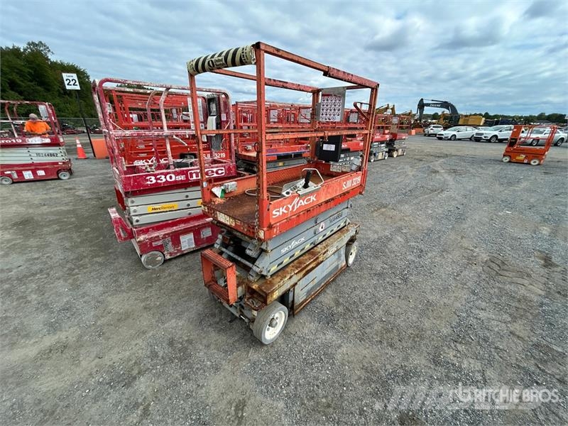 SkyJack SJIII-3219 Electric Scissor Lift Saksilavat