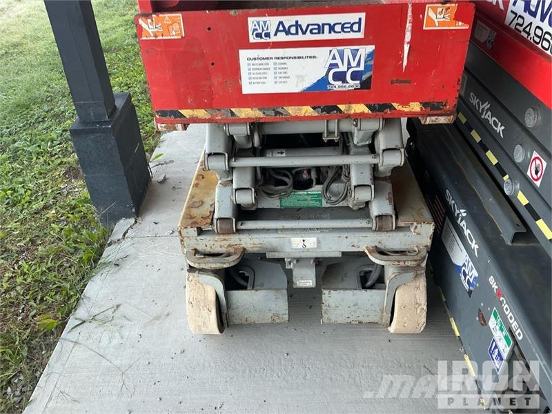 SkyJack SJIII-3219 Electric Scissor Lift Ножични работни платформи