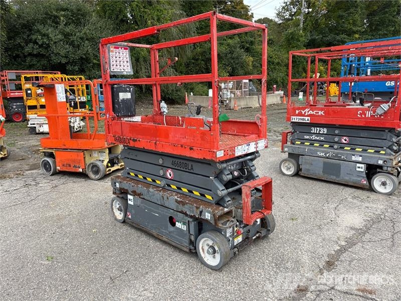 SkyJack SJIII 3219 Electric Scissor Lift Saksilavat