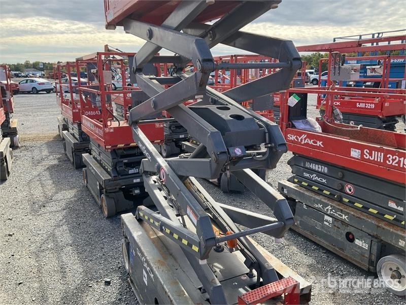 SkyJack SJIII-3219 Electric Scissor Lift Saksilavat