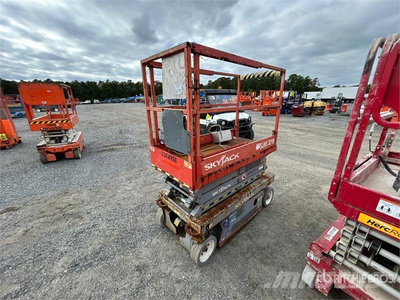 SkyJack SJIII-3219 Electric Scissor Lift Saksilavat