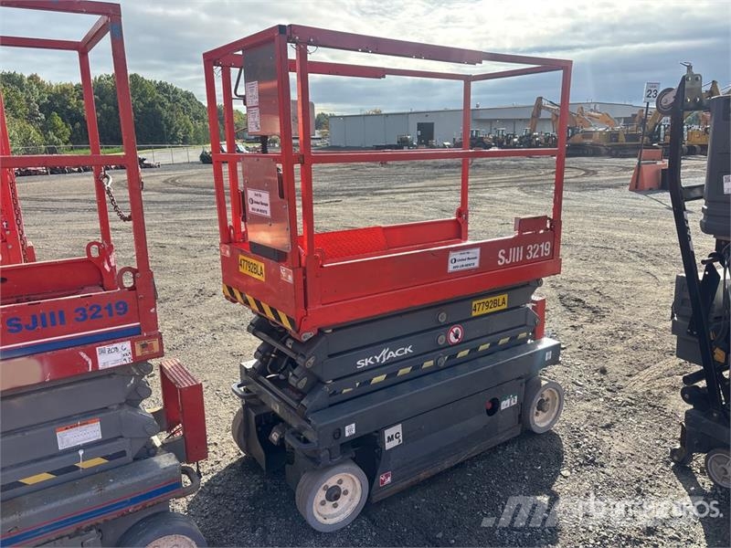 SkyJack SJIII 3219 Electric Scissor Lift Ollós emelők