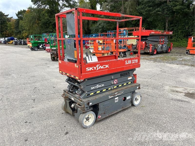 SkyJack SJIII 3219 Electric Scissor Lift Saksilavat