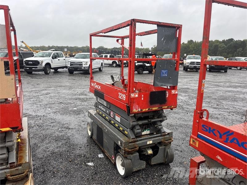 SkyJack SJIII-3219 Electric Scissor Lift Škarjaste dvižne ploščadi