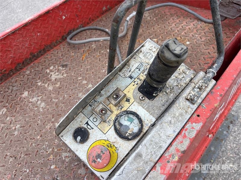 SkyJack SJIII 3219 Electric Scissor Lift Saksilavat