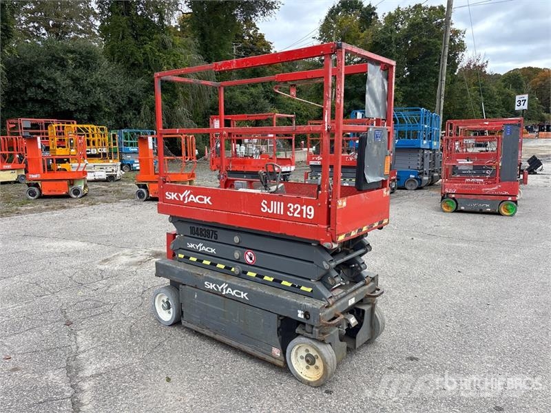 SkyJack SJIII 3219 Electric Scissor Lift Saksilavat