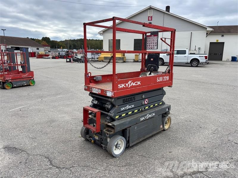 SkyJack SJIII 3219 Electric Scissor Lift Saksilavat